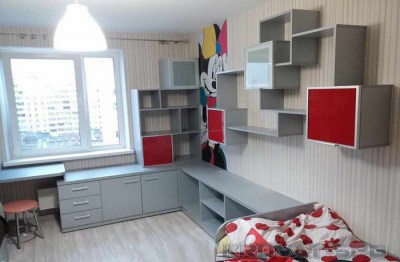 Мебель для детской с красными вставками